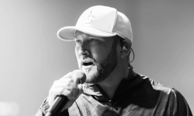 Cole Swindell Pays Tribute To His Late Mom