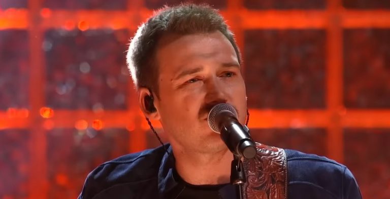 Morgan Wallen singing at the CMA Awards / YouTube