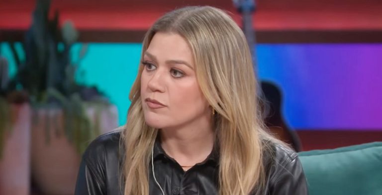 Kelly Clarkson/Credit: YouTube