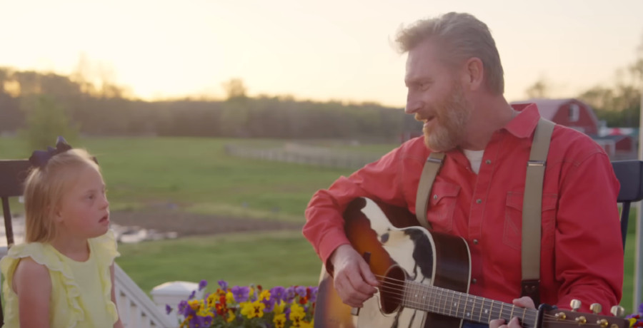 Rory Feek and daughter Indiana/Credit: YouTube