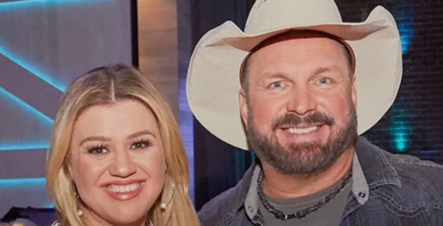 Kelly Clarkson and Garth Brooks/Credit: YouTube